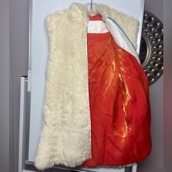 White Faux Fur Vest - Picture 8 of 9